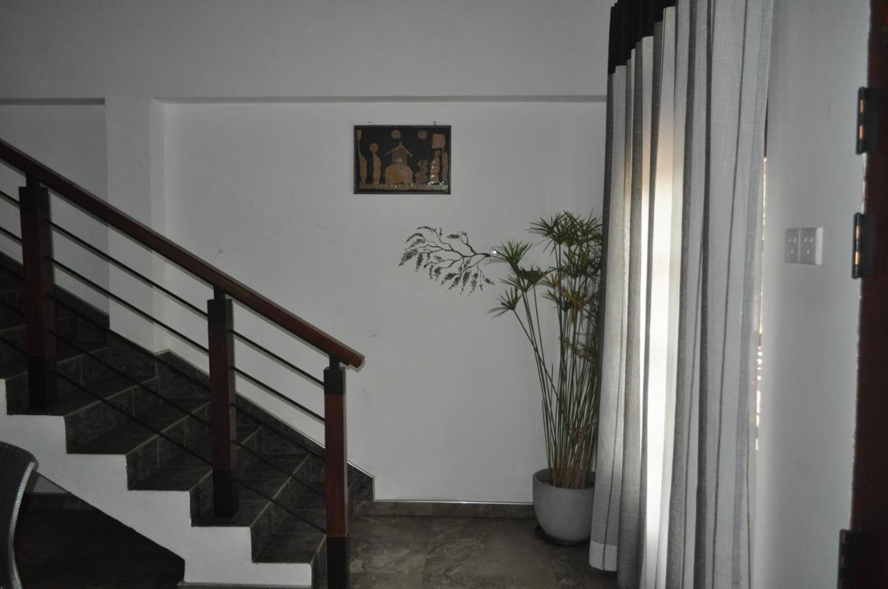 Why Not Palace Anurâdhapura Extérieur photo