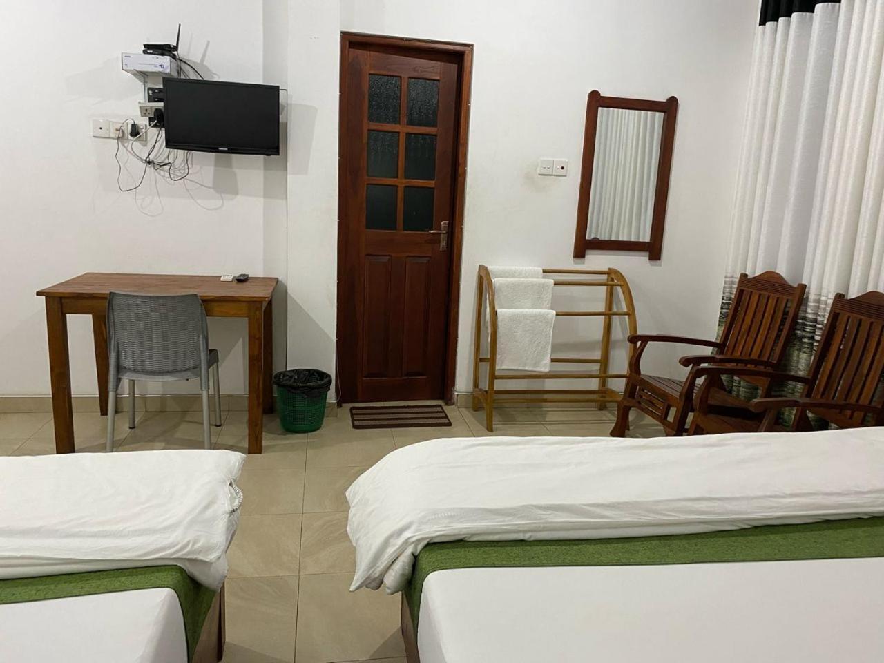 Why Not Palace Anurâdhapura Extérieur photo