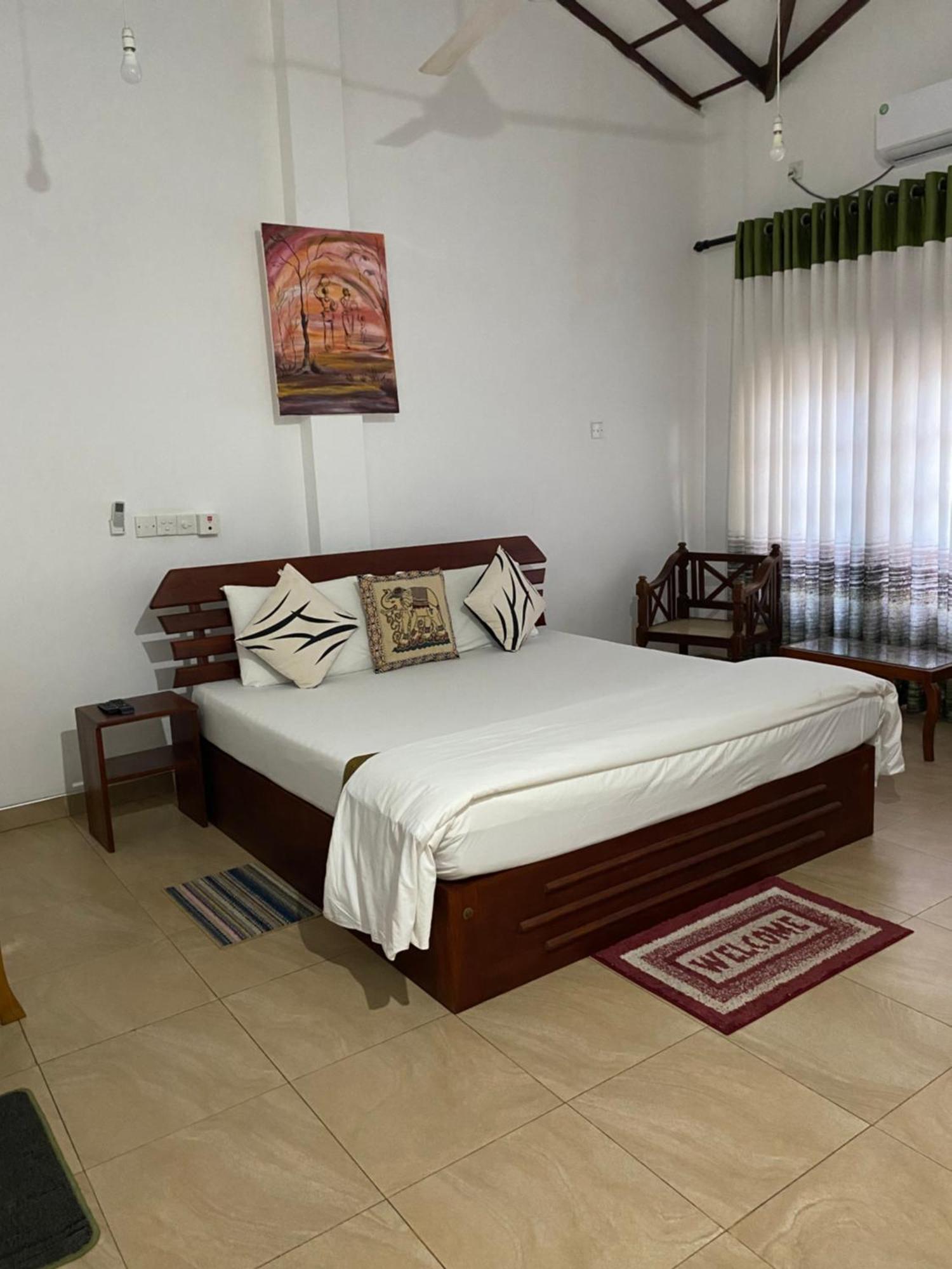 Why Not Palace Anurâdhapura Extérieur photo